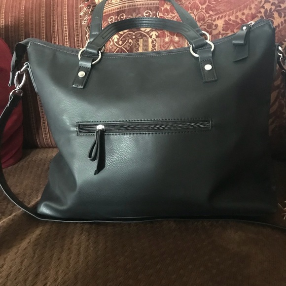 Brad New Nicole Miller Handbag. - Picture 3 of 4